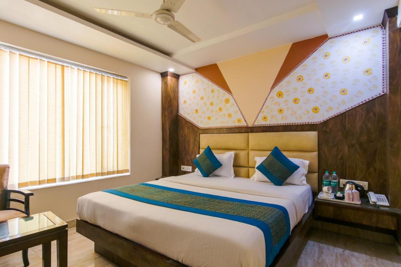 Baba Residency - 5 Minutes From Railway Station Hotel 3*