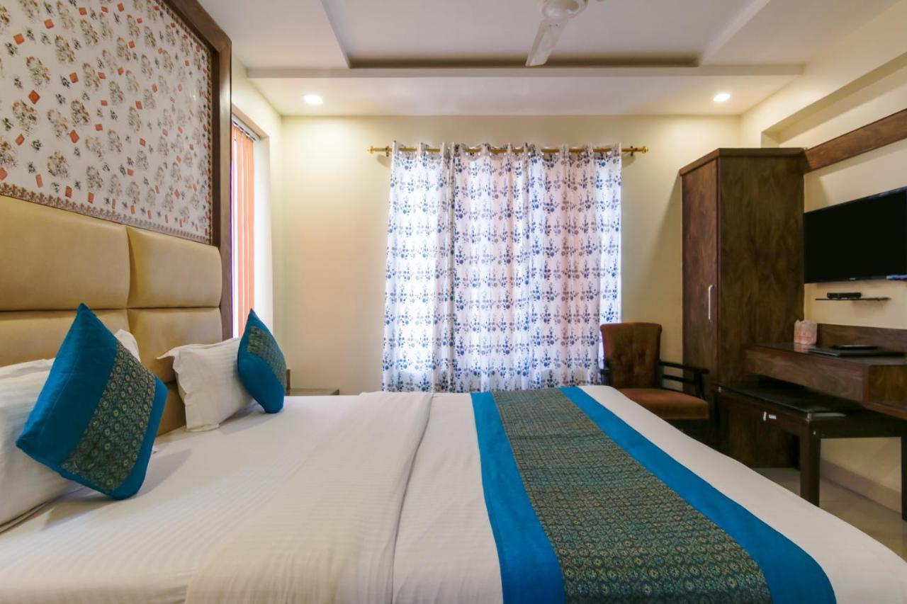 Baba Residency - 5 Minutes From Railway Station Hotel 3*